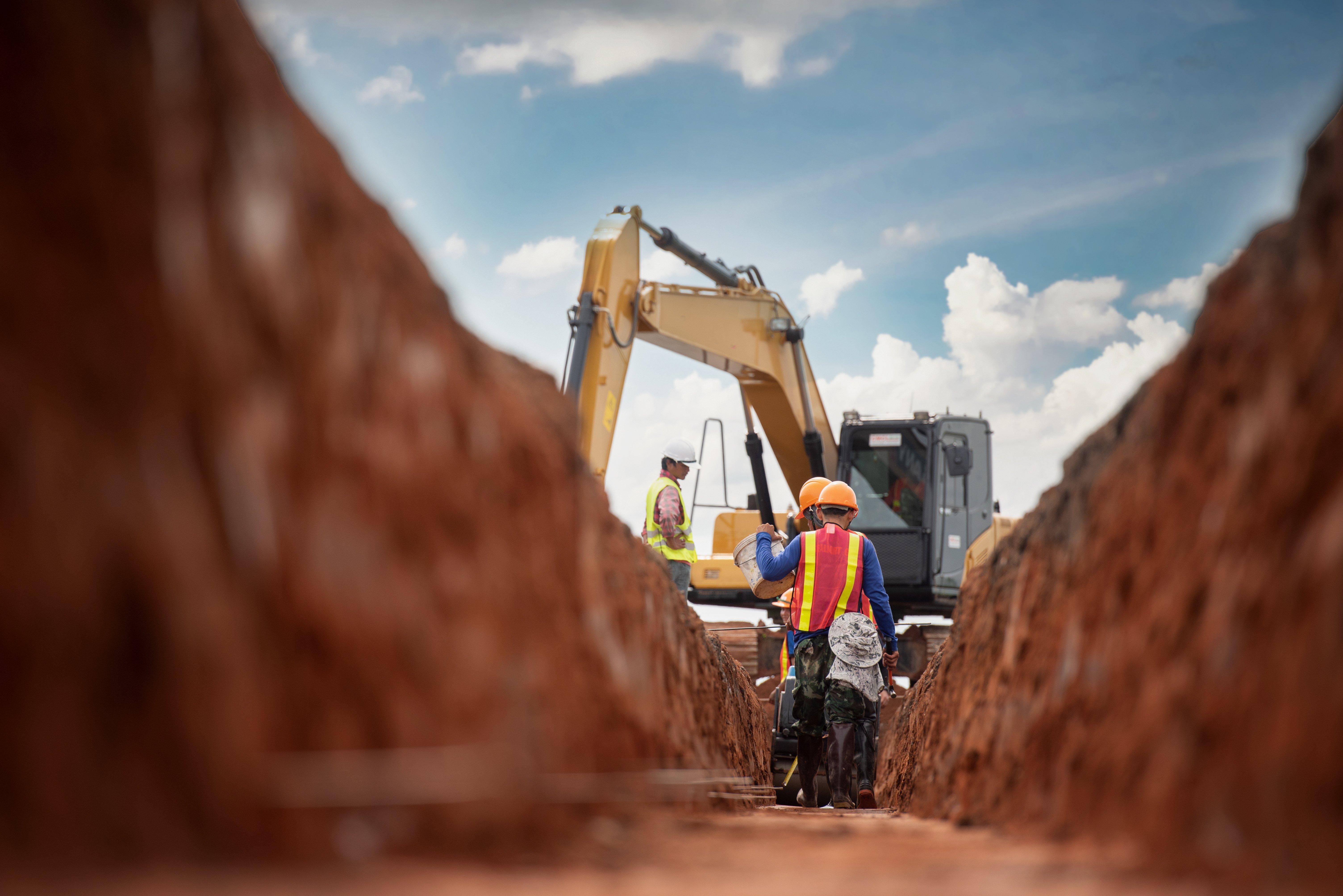 Excavation. Фон c экскаватором. Инженер экскаватор. Земляные работы инженер улыбка. Excavation Safety.